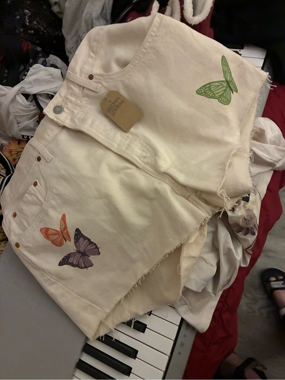 Butterfly Embroidered Cream Women’s Denim Shorts. Levi’s 501 size Large